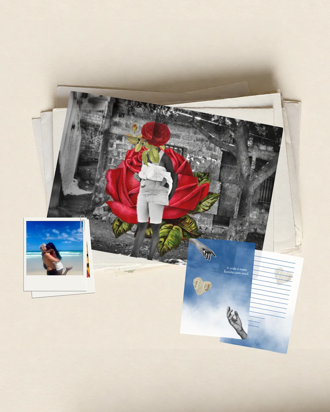 Kit Momento Afeto: arte Ginga das Flores com rosa vermelha, polaroid de praia e cartão com mãos no céu, sobre papéis antigos